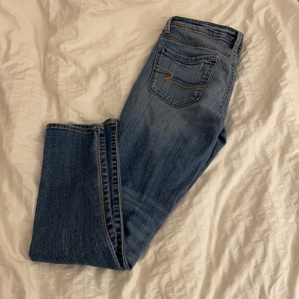 Ripped light wash American eagle jeans!